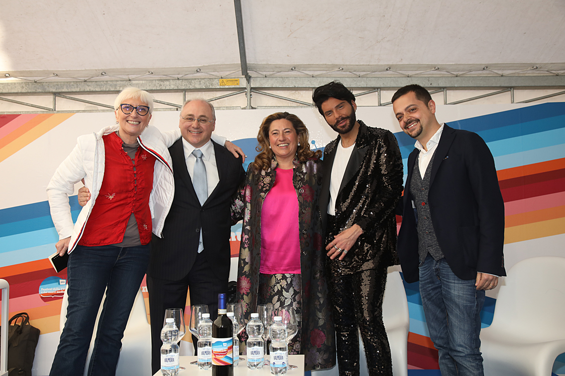 Festival della TV e dei Nuovi Media 2019_237.jpg - Real Time, la Tv delle meraviglie Un  racconto di storie e persone reali con contenuti attuali e uno stile innovativo in costante evoluzione,  ci porta con i suoi protagonisti nel mondo meraviglioso di due programmi divenuti ormai cult:  “Il Castello delle cerimonie” e “Il Salone delle Meraviglie”.Federico Lauri, Imma Polese, Gesualdo Vercio con Alessandra Comazzi.